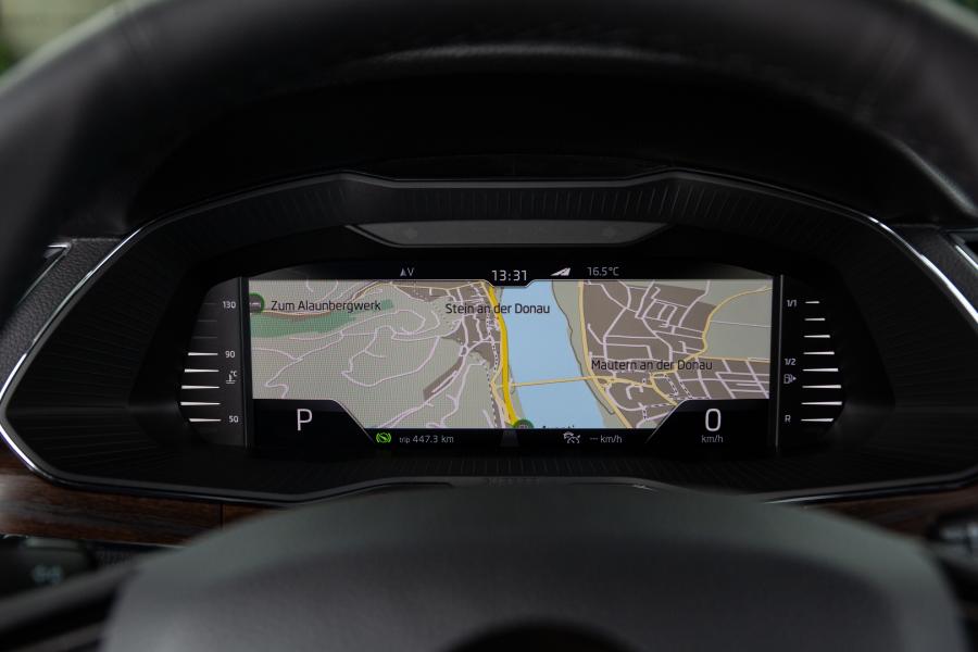 Детали интерьера Skoda Superb Laurin & Klement 2019 года  (WW) (фото 62 из 93)